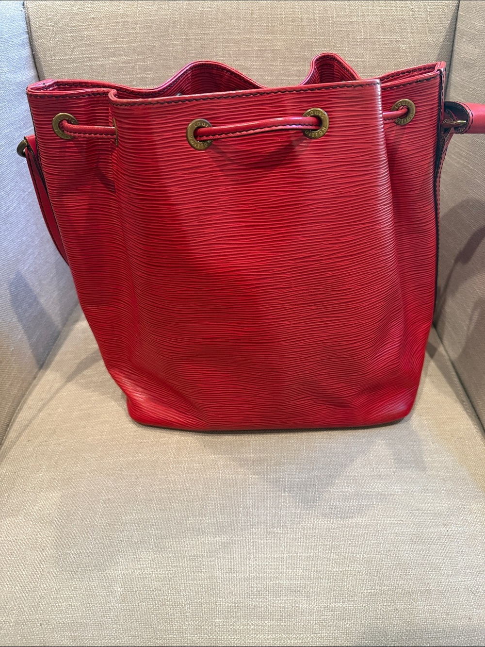 Louis Vuitton Epi Petit Noé Castilian Red Bucket Bag w/ Dust Bag - Picture 2 of 16